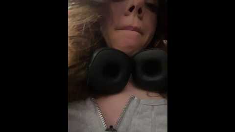 Media: lily__belle Stripchat 2024-12-16 15:58:00