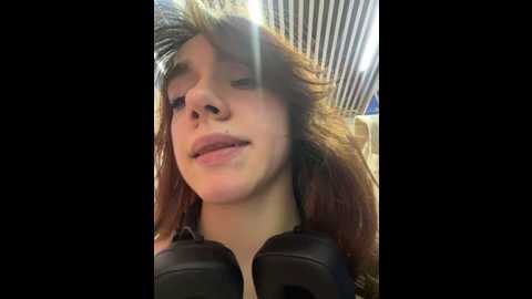 Media: lily__belle Stripchat 2024-12-16 17:52:00