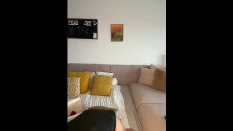 Media: lola_tentatiion Stripchat 2024-12-16 13:52:00