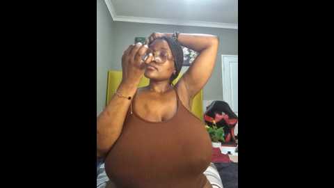 Media: bustygoddess32 Stripchat 2024-12-17 02:16:00
