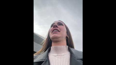 Media: lola_tentatiion Stripchat 2024-12-17 10:06:00