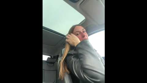 Media: lola_tentatiion Stripchat 2024-12-17 10:50:00