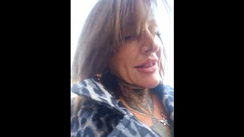 Media: yourmommyblair Stripchat 2024-12-17 07:12:00