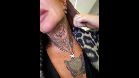 Media: yourmommyblair Stripchat 2024-12-17 09:25:00