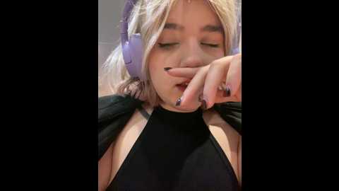 Media: baby__naughty Stripchat 2024-12-18 15:10:00