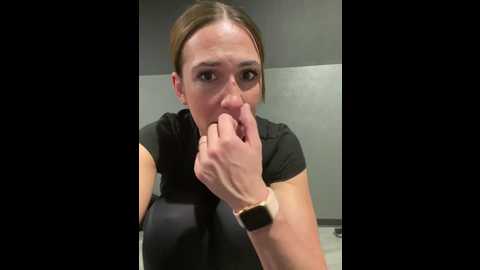 Media: lola_tentatiion Stripchat 2024-12-18 14:22:00