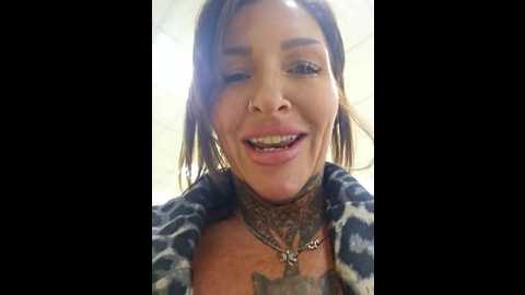 Media: yourmommyblair Stripchat 2024-12-18 09:18:00