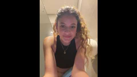 Media: alana15 Stripchat 2024-12-19 15:17:00