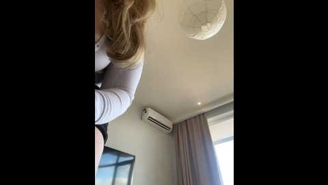 Media: curvyflawless Stripchat 2024-12-19 08:45:00