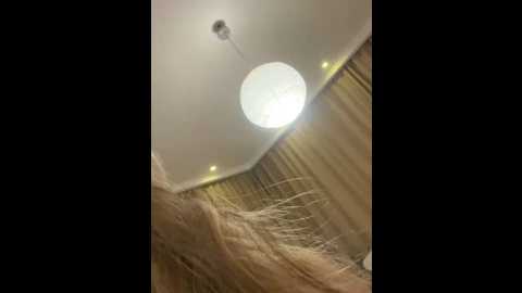 Media: curvyflawless Stripchat 2024-12-19 13:16:00