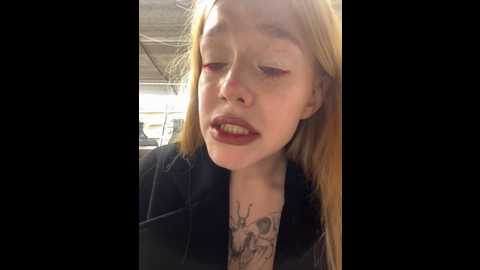 Media: honey___hot Stripchat 2024-12-19 17:03:00