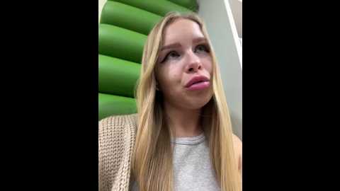 mur_girl @ stripchat on 20241219