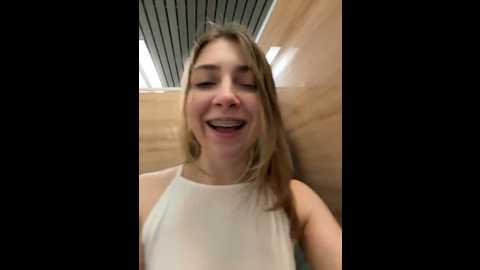 Media: sunny___bunny Stripchat 2024-12-19 12:41:00