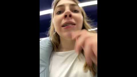 Media: sunny___bunny Stripchat 2024-12-19 13:44:00
