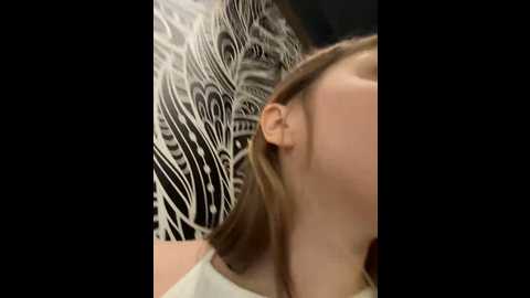 Media: sunny___bunny Stripchat 2024-12-19 15:28:00