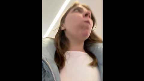 Media: sunny___bunny Stripchat 2024-12-19 15:54:00