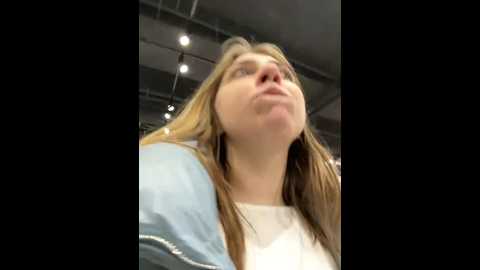Media: sunny___bunny Stripchat 2024-12-19 15:59:00