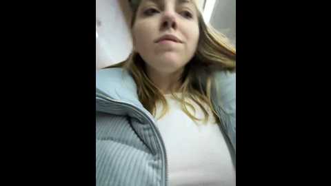 Media: sunny___bunny Stripchat 2024-12-19 18:51:00