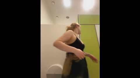 Media: honey___hot Stripchat 2025-05-29 18:48:00