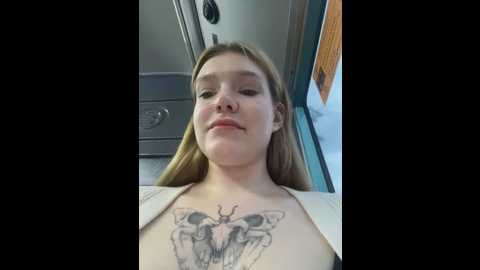Media: honey___hot Stripchat 2025-05-29 19:17:00