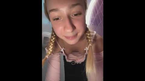 Media: lia__love Stripchat 2025-05-29 15:34:00