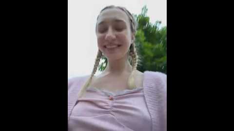 Media: lia__love Stripchat 2025-05-29 18:04:00