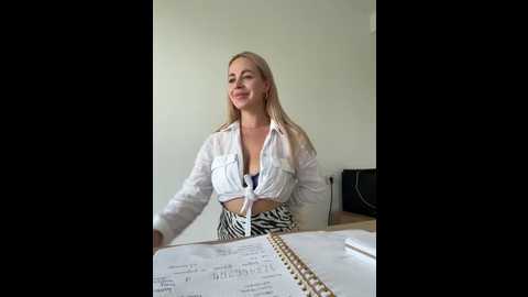 Media: streetdoll Stripchat 2025-05-30 10:22:00