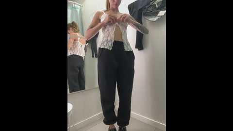 Media: enjoy_my_beauty Stripchat 2025-05-31 09:22:00