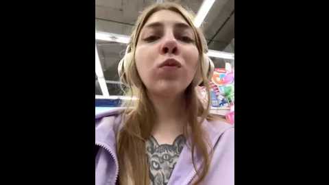 Media: sunny___bunny Stripchat 2025-05-31 13:19:00