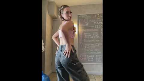 Media: jackie_white_ Stripchat 2025-06-01 04:38:00