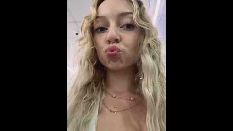 Media: melissa_grr Stripchat 2025-06-01 05:48:00