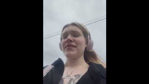 Media: honey___hot Stripchat 2025-06-02 14:18:00