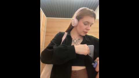Media: honey___hot Stripchat 2025-06-02 17:32:00