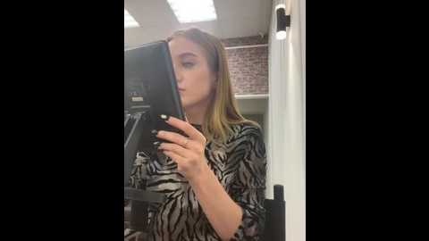 Media: kiramyers Stripchat 2025-06-02 04:44:00