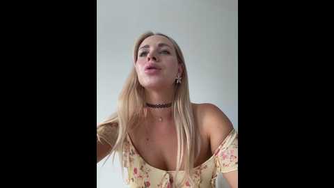 Media: streetdoll Stripchat 2025-06-02 15:05:00