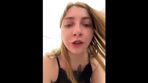 Media: sunny___bunny Stripchat 2025-06-02 15:58:00