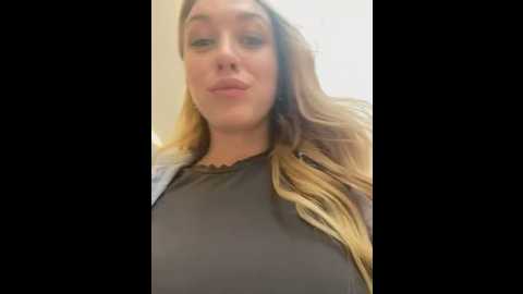 Media: sweet___emily Stripchat 2025-06-02 14:59:00