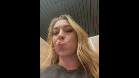Media: sweet___emily Stripchat 2025-06-02 15:36:00