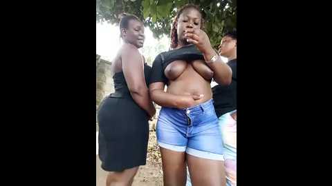 Media: xtra_bootie Stripchat 2025-06-02 09:46:00
