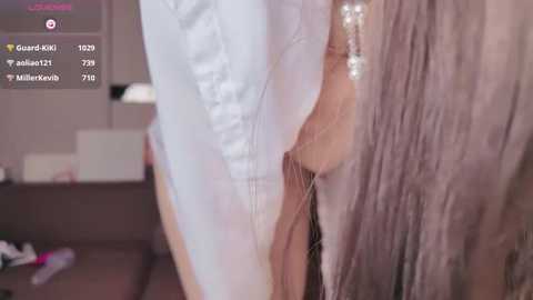 Media: kiki__2025 Stripchat 2025-06-04 17:35:00