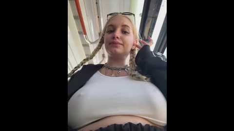 Media: milkyy_wway Stripchat 2025-06-04 11:40:00