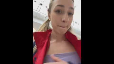 Media: lia__love Stripchat 2025-06-05 11:30:00