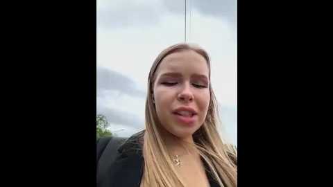 Media: liza_risky Stripchat 2025-06-05 13:18:00
