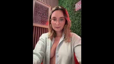 Media: the_snowwhitee Stripchat 2025-06-06 19:45:00