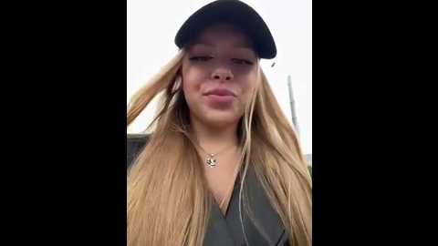 Media: liza_risky Stripchat 2025-06-08 08:35:00