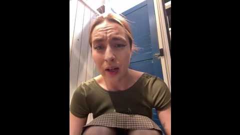 holly_play @ stripchat on 20250612