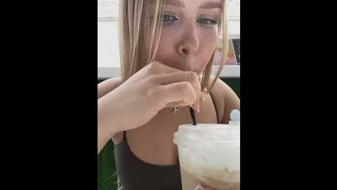 Media: liza_risky Stripchat 2025-06-13 10:46:00