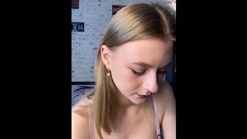 kiki_stacy @ stripchat on 20250615