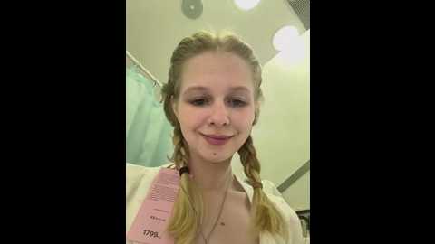 julie_cutie @ stripchat on 20250618