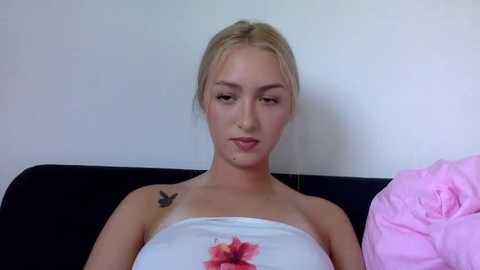 Media: kitty_swetty Stripchat 2025-06-18 18:46:00